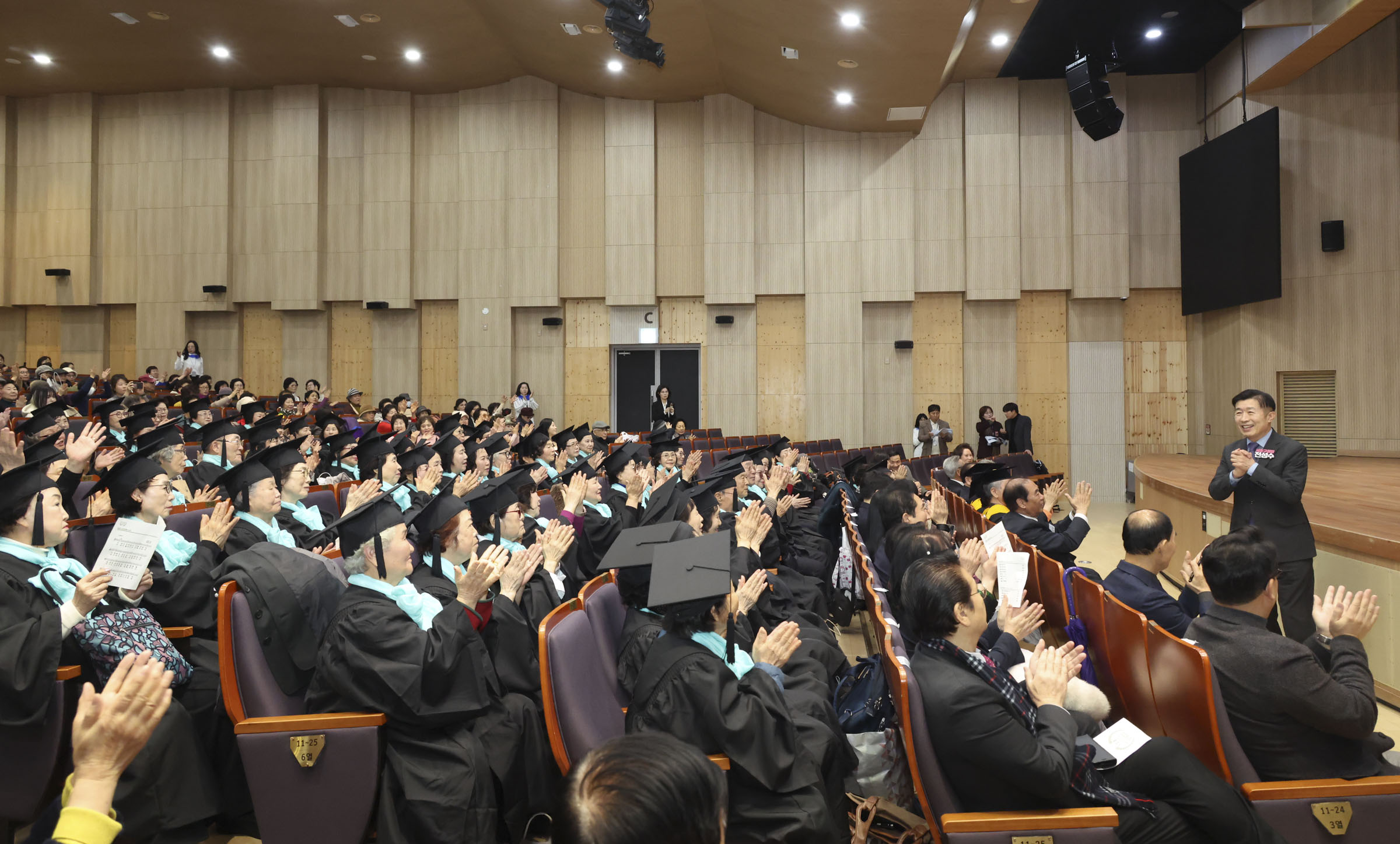 서초노인대학 졸업식 사진4 