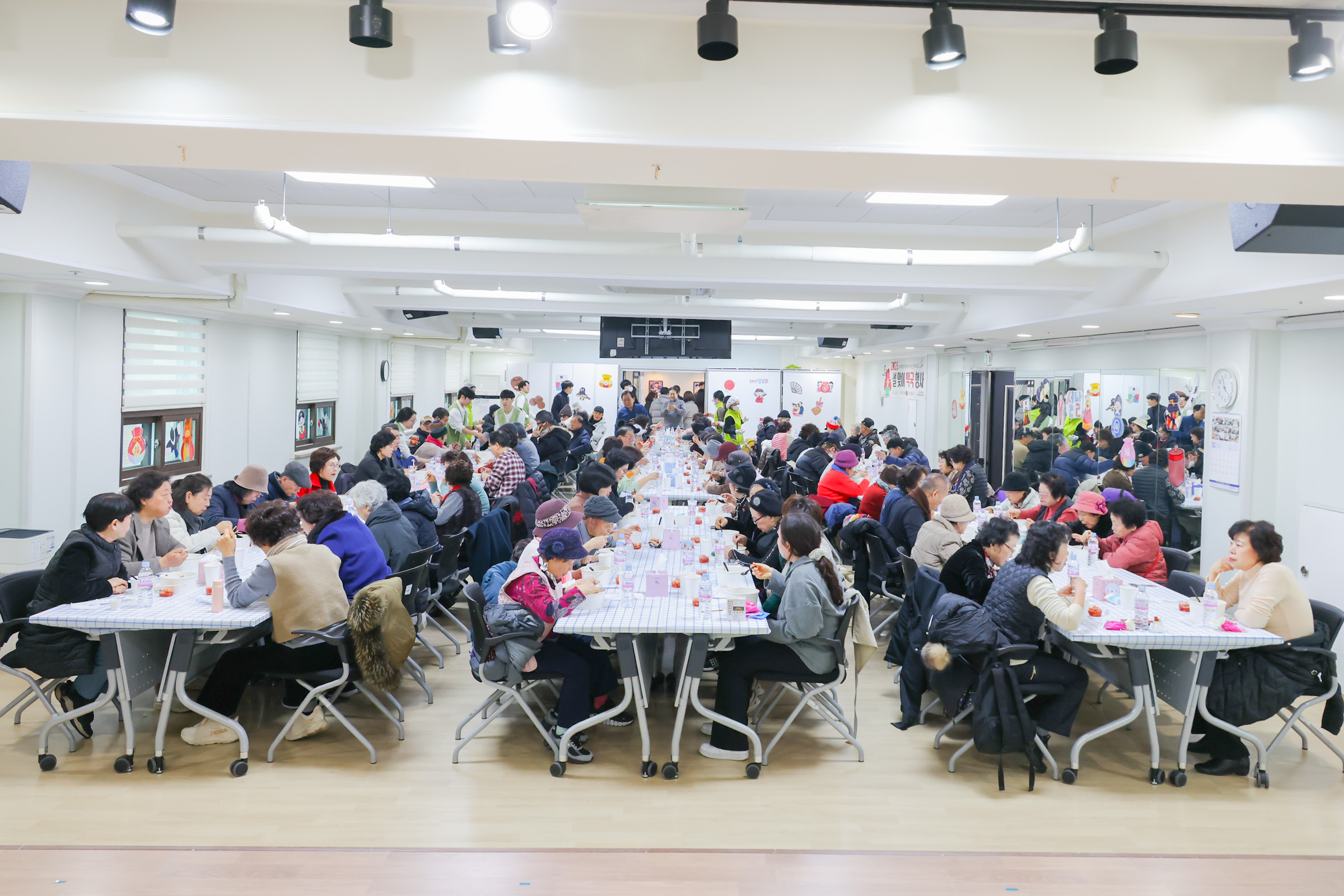 양재복지관 설맞이 떡국행사 사진14 