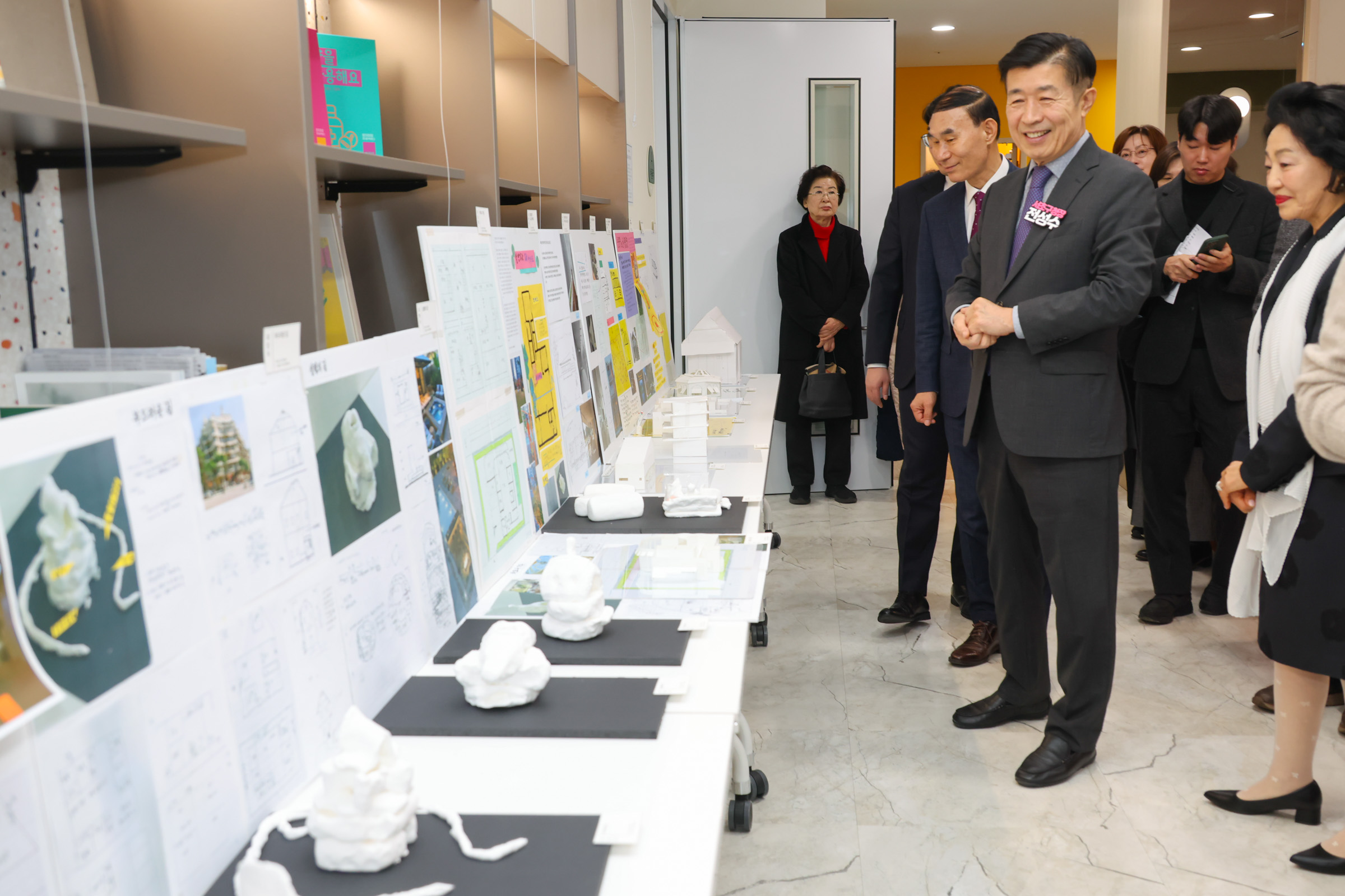 반포 느티나무쉼터 작품전시회 사진5 